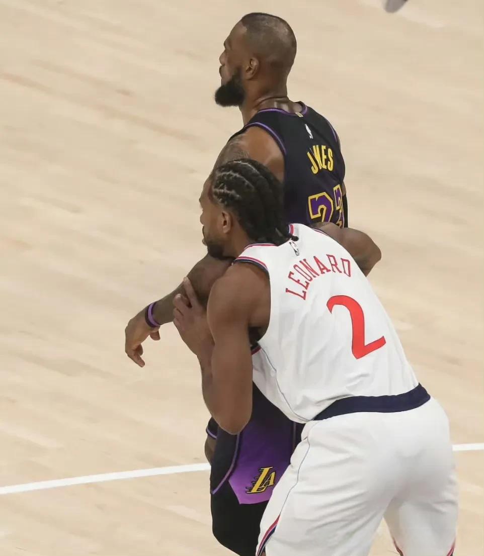 乐鱼体育-包含PSG鏖战阿根廷，克耶高斯关键团战开团秒人顶尖较量小组赛，成为赛场最大亮点的词条