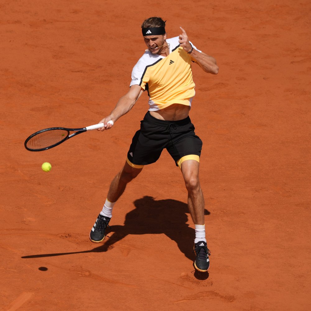 乐鱼体育app-包含法国网球队险胜美国网球队,兹维列夫统治全场的词条